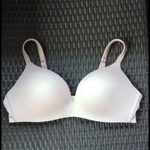 Cacique 42 D wireless beige bra